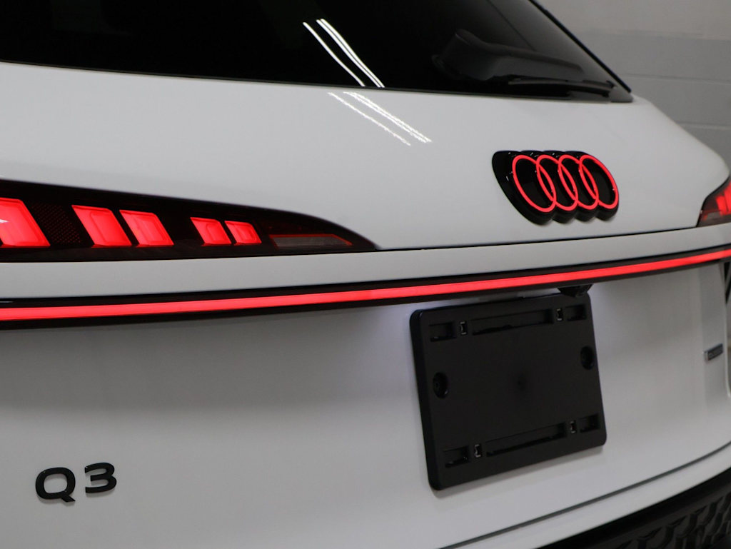 Thumbnail: 2026 Audi Q3 - 21