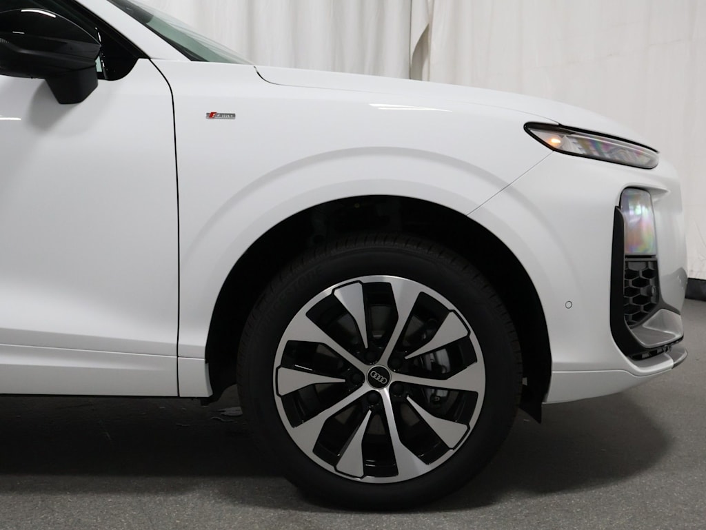 Thumbnail: 2026 Audi Q3 - 8