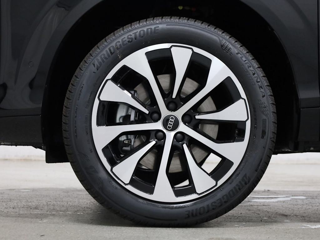 Thumbnail: 2026 Audi Q3 - 41