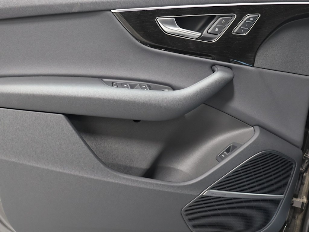 Thumbnail: 2026 Audi Q7 - 27