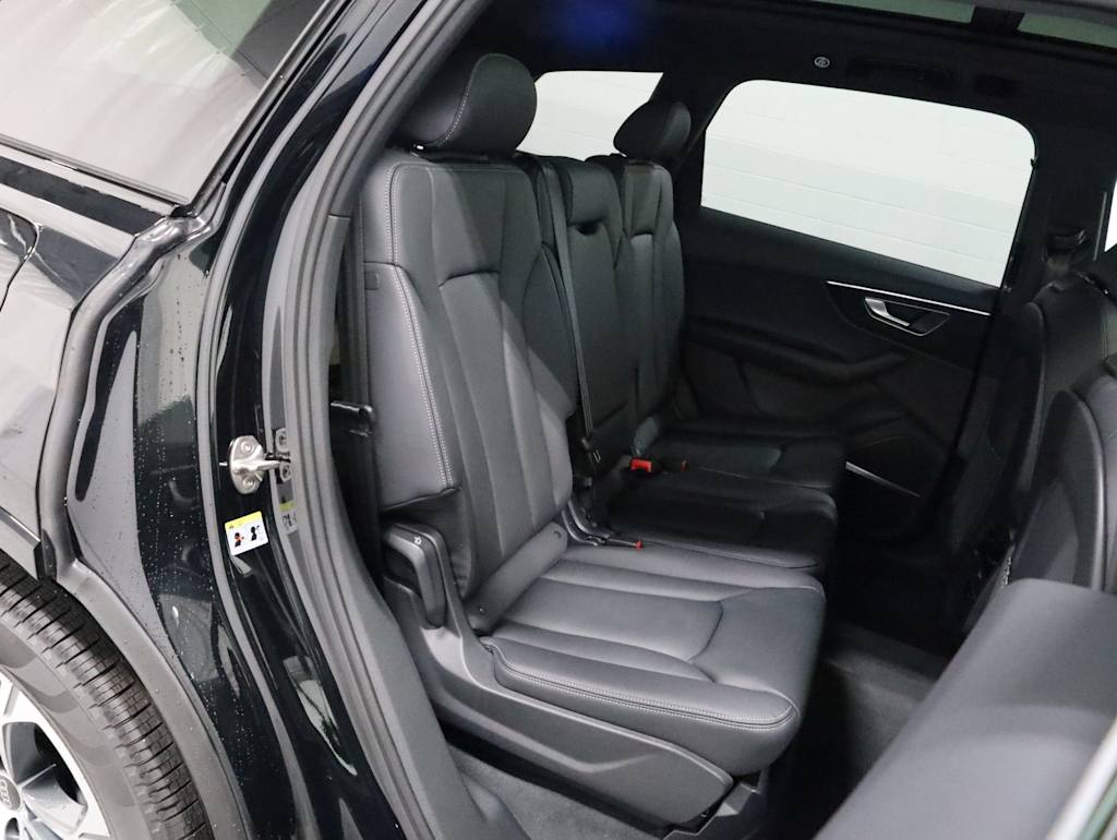Thumbnail: 2026 Audi Q7 - 38