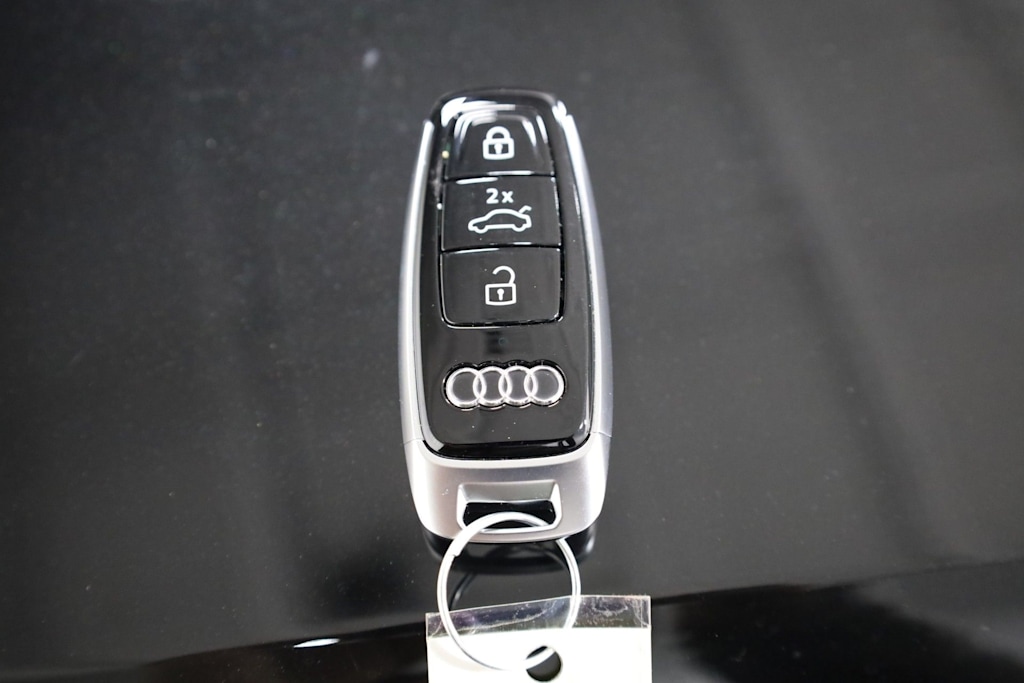 Thumbnail: 2026 Audi Q7 - 20