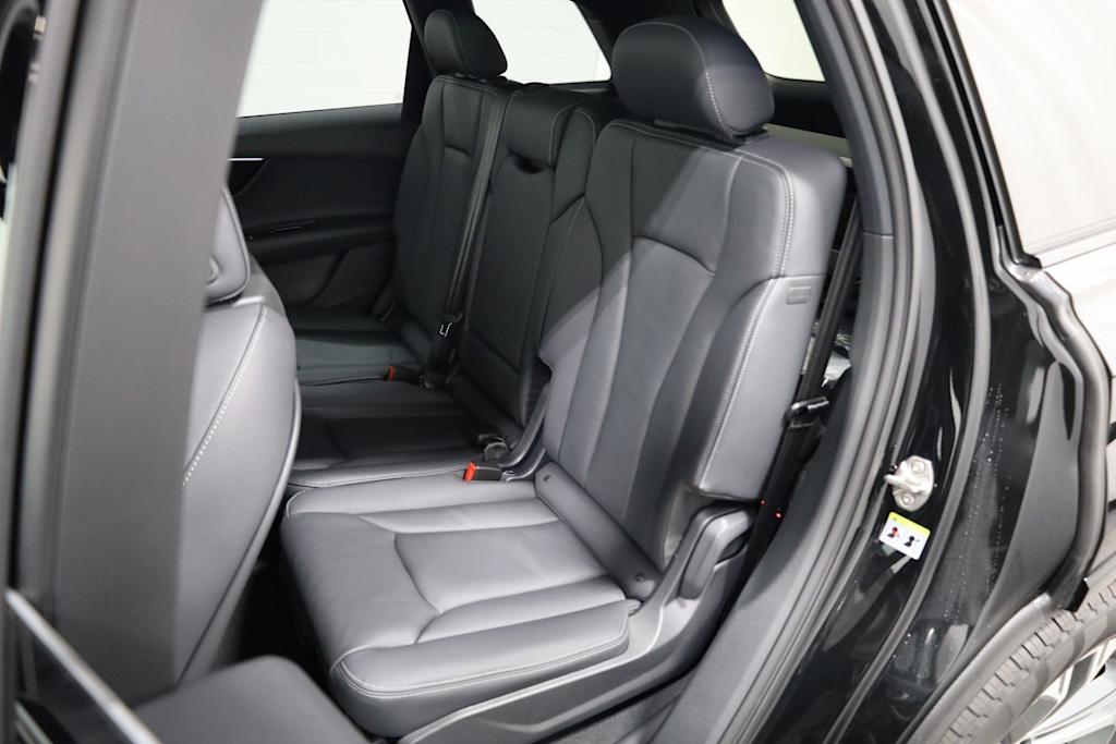 Thumbnail: 2026 Audi Q7 - 13