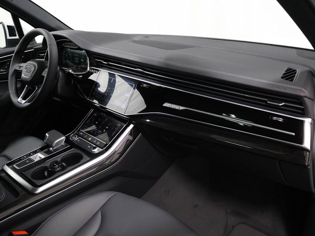 Thumbnail: 2026 Audi Q7 - 9
