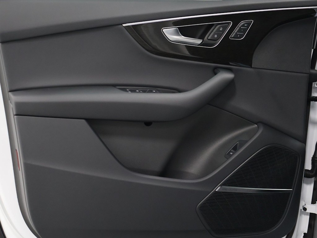 Thumbnail: 2026 Audi Q7 - 26