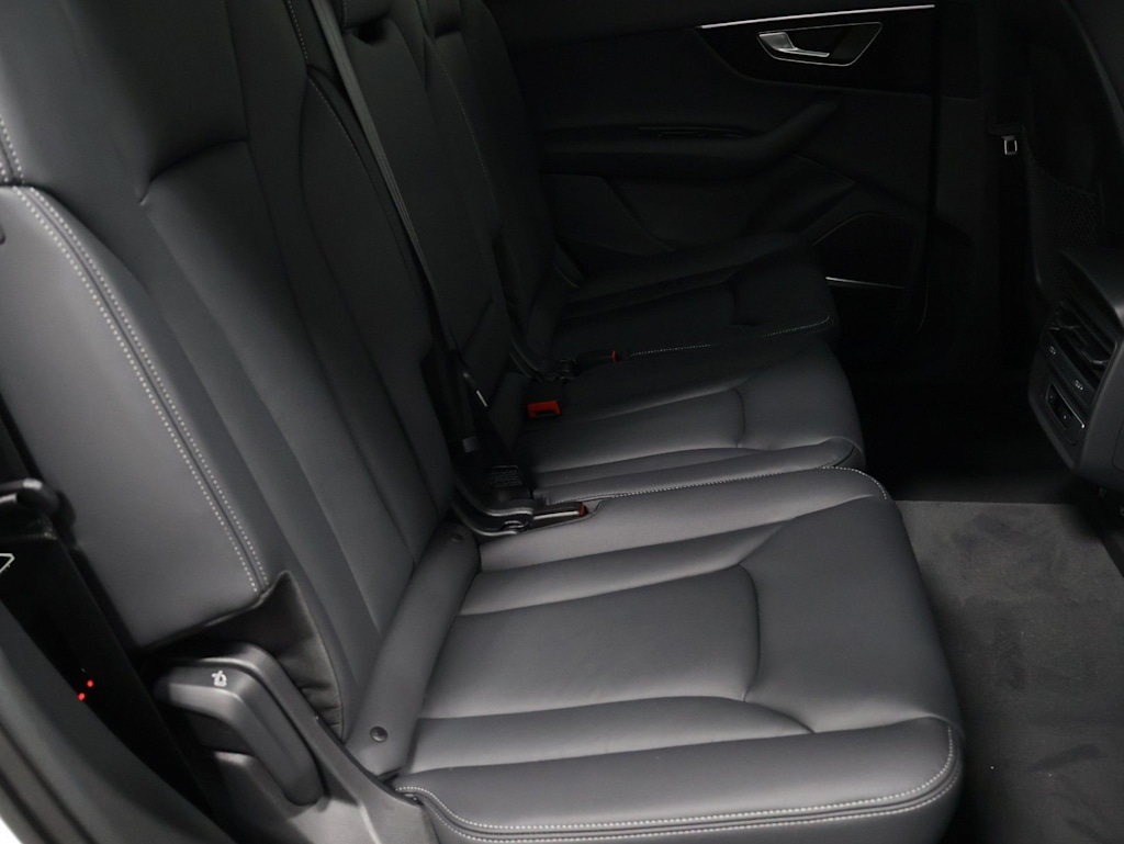 Thumbnail: 2026 Audi Q7 - 38