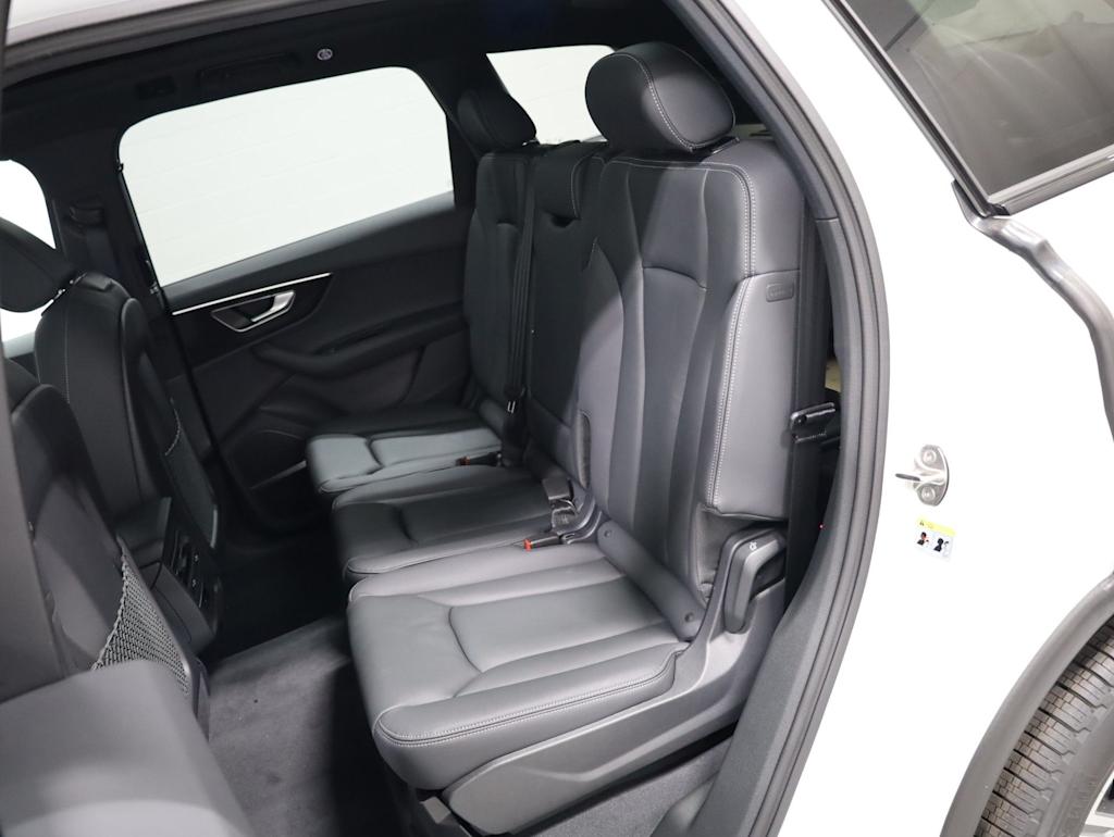 Thumbnail: 2026 Audi Q7 - 12