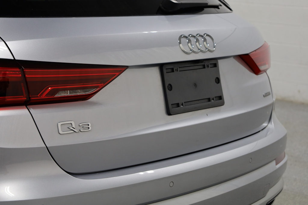 Thumbnail: 2022 Audi Q3 - 21