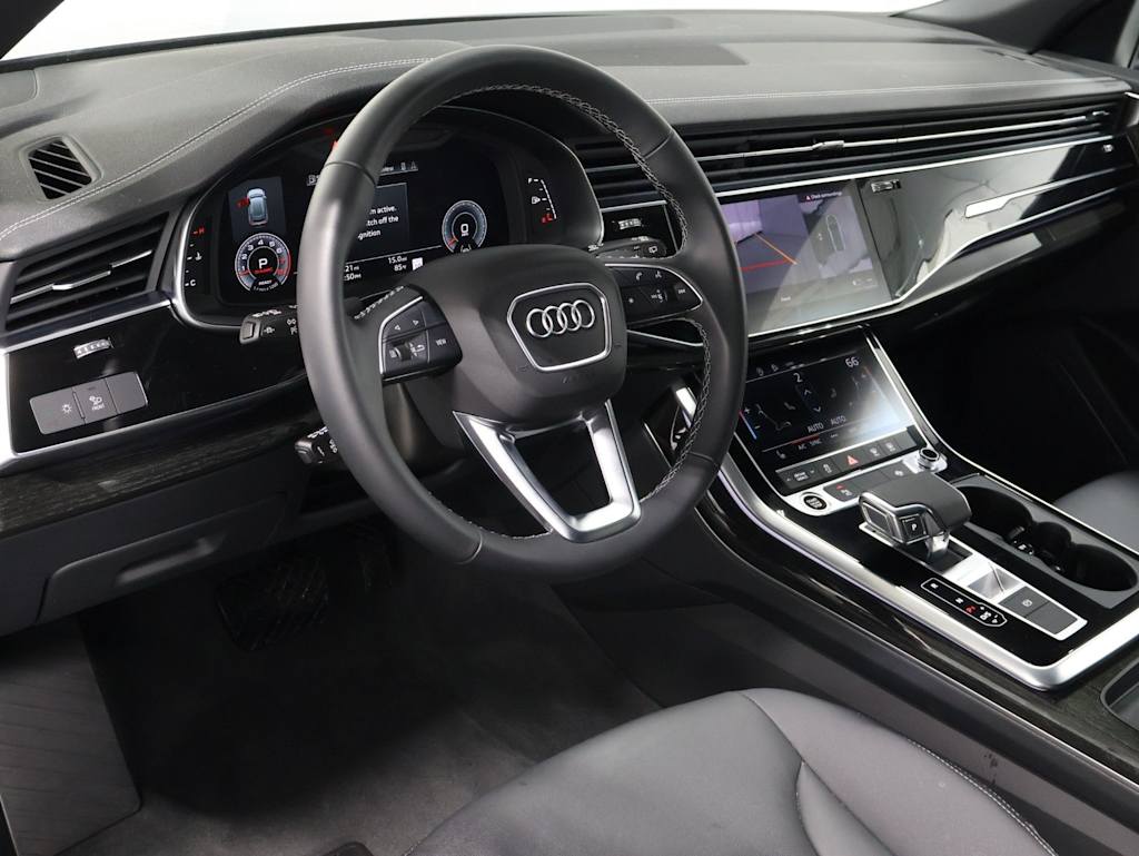 Thumbnail: 2025 Audi Q8 - 2