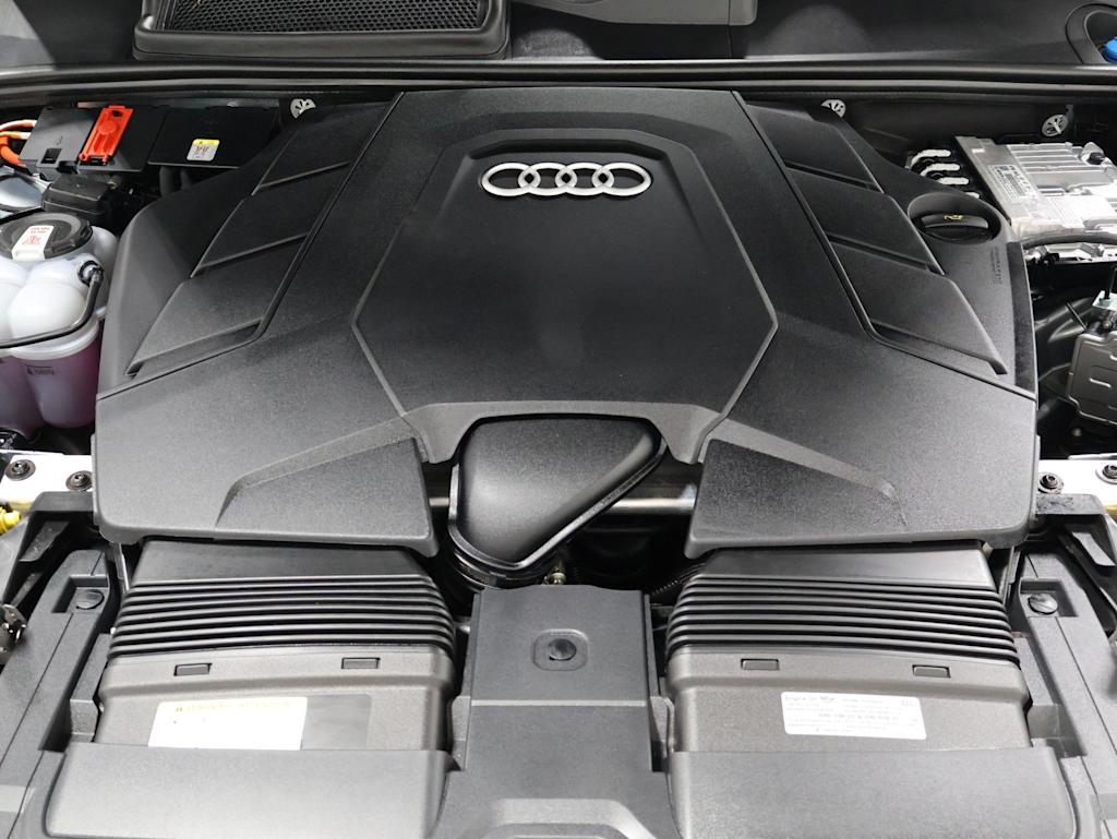 Thumbnail: 2025 Audi Q8 - 9