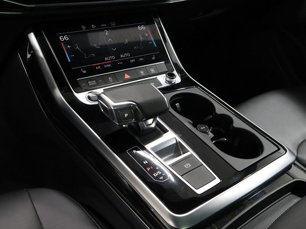 Thumbnail: 2025 Audi Q8 - 17