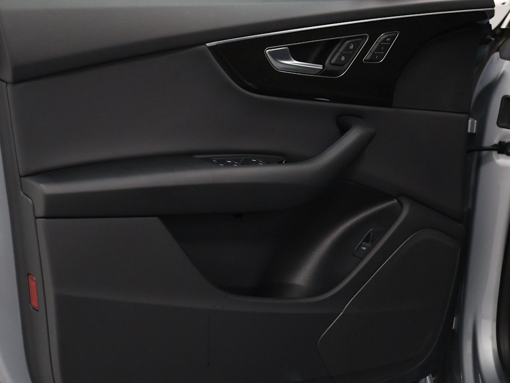 Thumbnail: 2025 Audi Q8 - 27