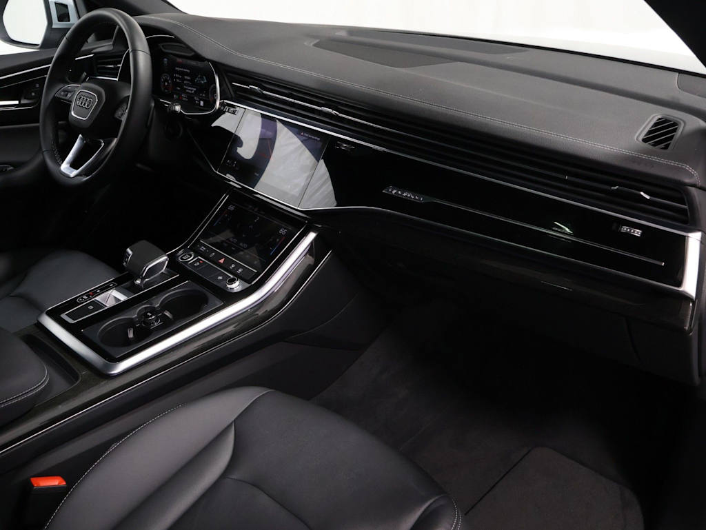 Thumbnail: 2025 Audi Q8 - 10