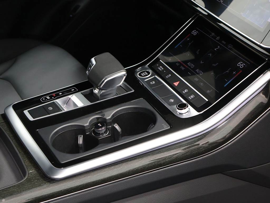 Thumbnail: 2025 Audi Q8 - 29