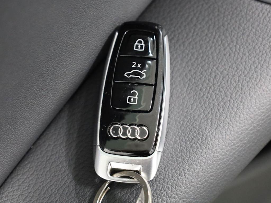 Thumbnail: 2023 Audi Q8 - 19