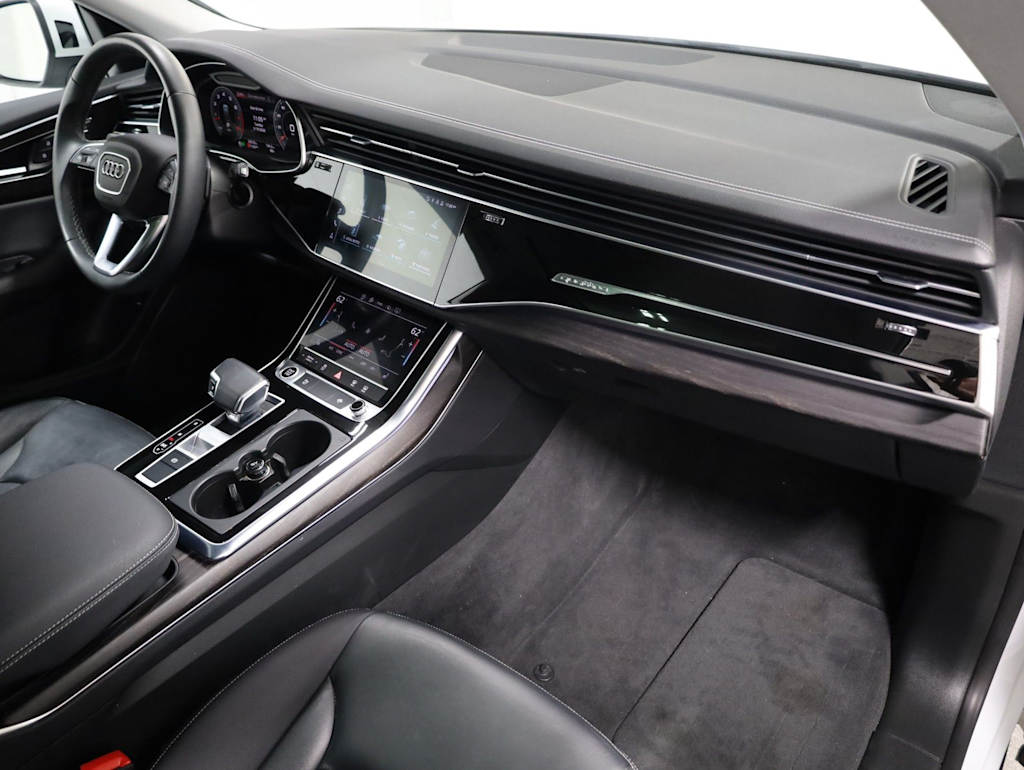 Thumbnail: 2023 Audi Q8 - 9