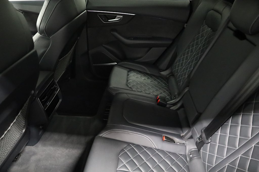 Thumbnail: 2020 Audi SQ8 - 11