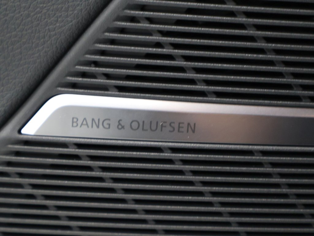 Thumbnail: 2026 Audi SQ8 - 26