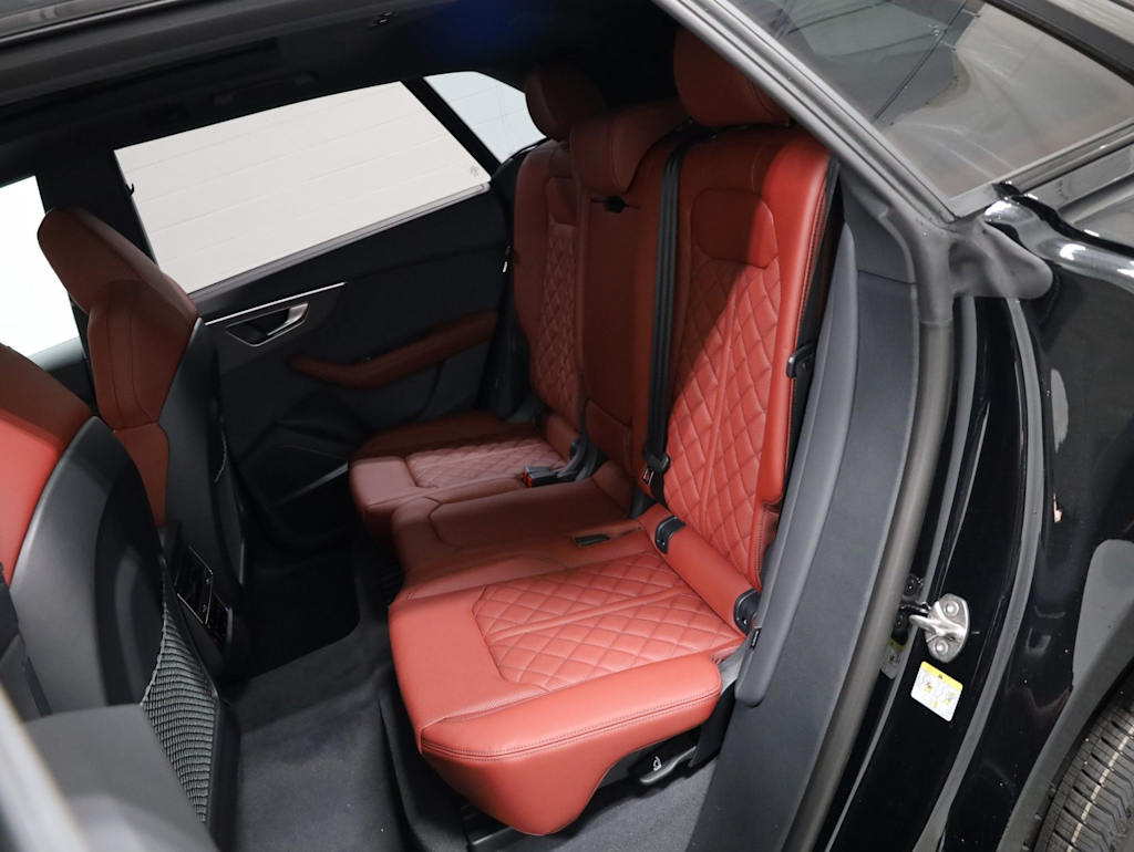 Thumbnail: 2026 Audi SQ8 - 13