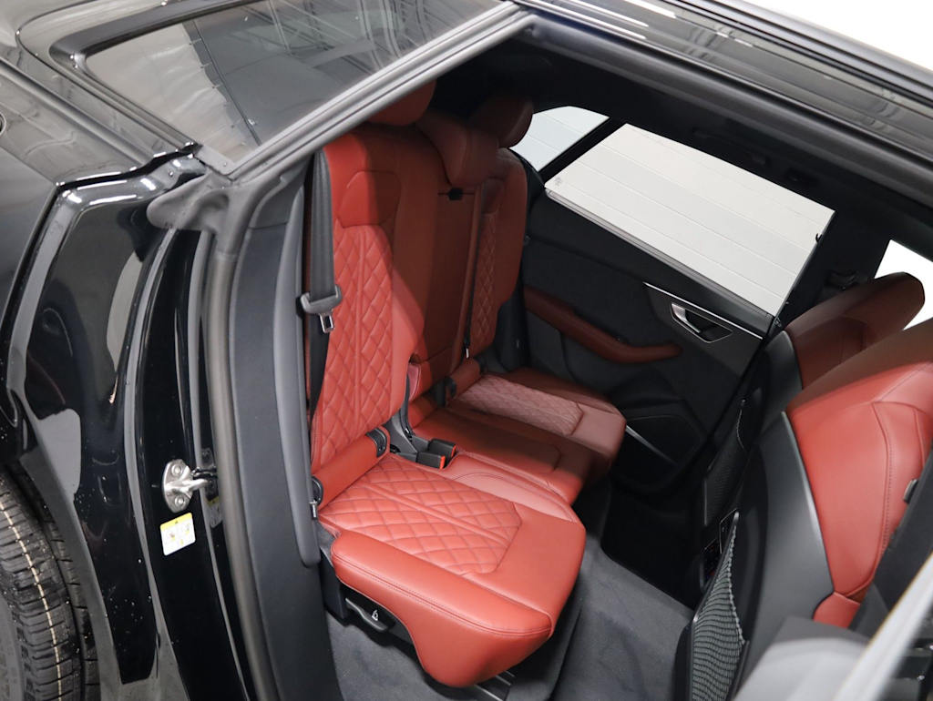 Thumbnail: 2026 Audi SQ8 - 38