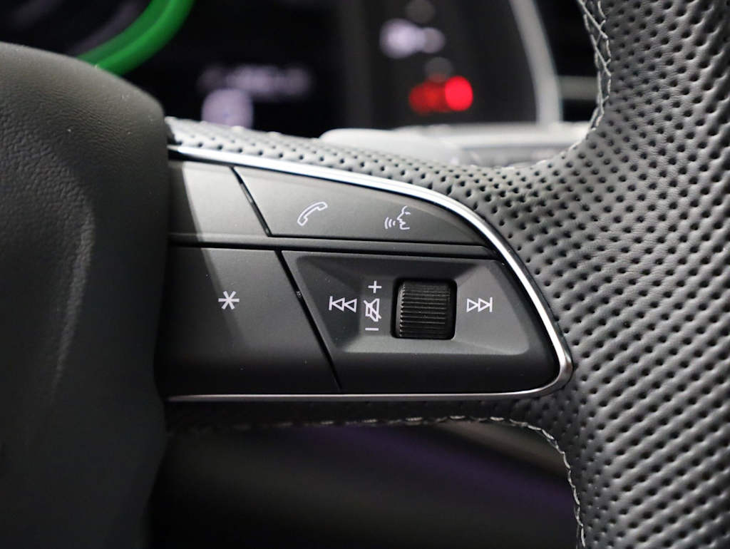 Thumbnail: 2026 Audi SQ8 - 33