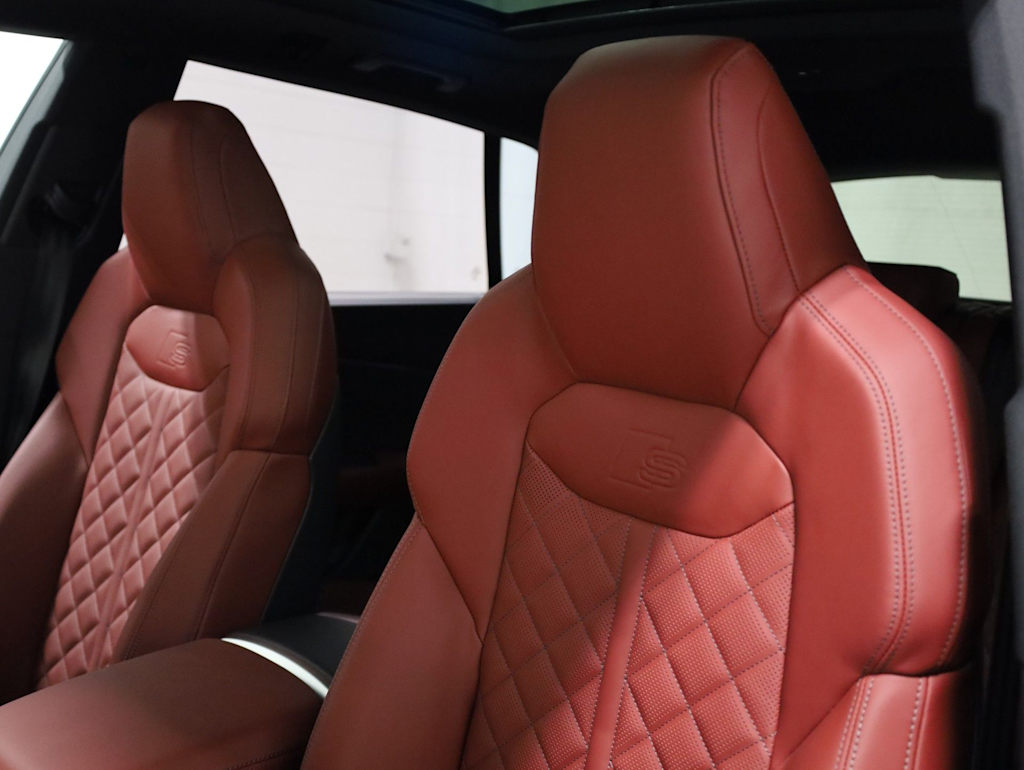 Thumbnail: 2026 Audi SQ8 - 12
