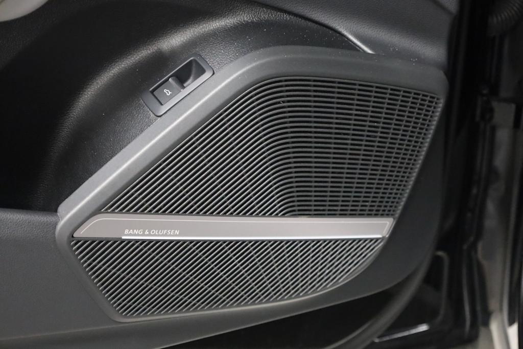 Thumbnail: 2023 Audi SQ5 - 21