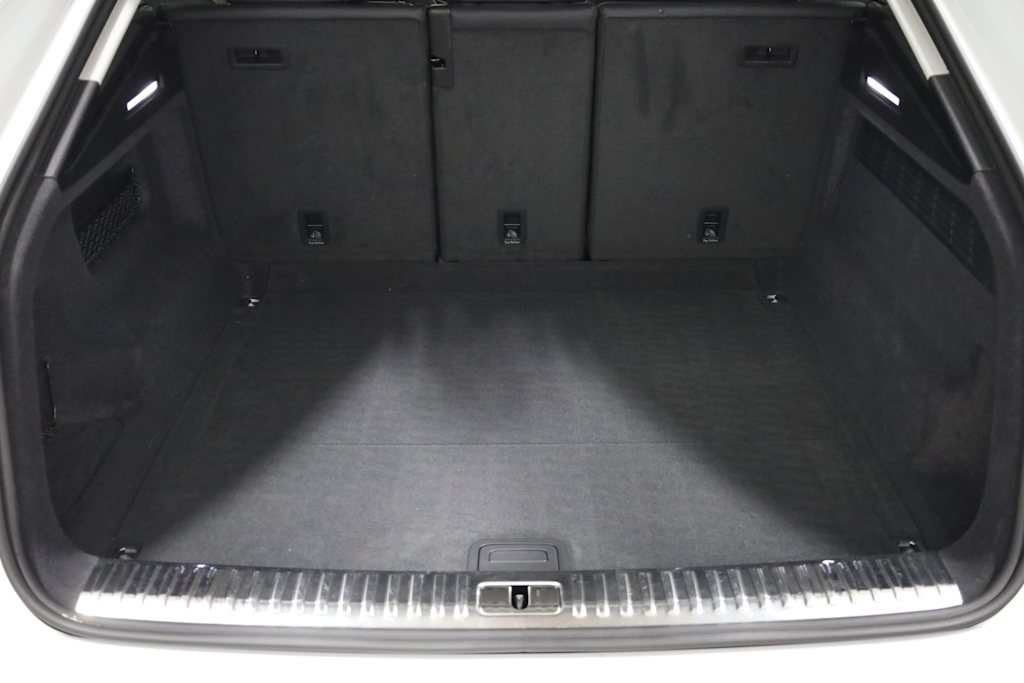 Thumbnail: 2023 Audi Q8 - 18