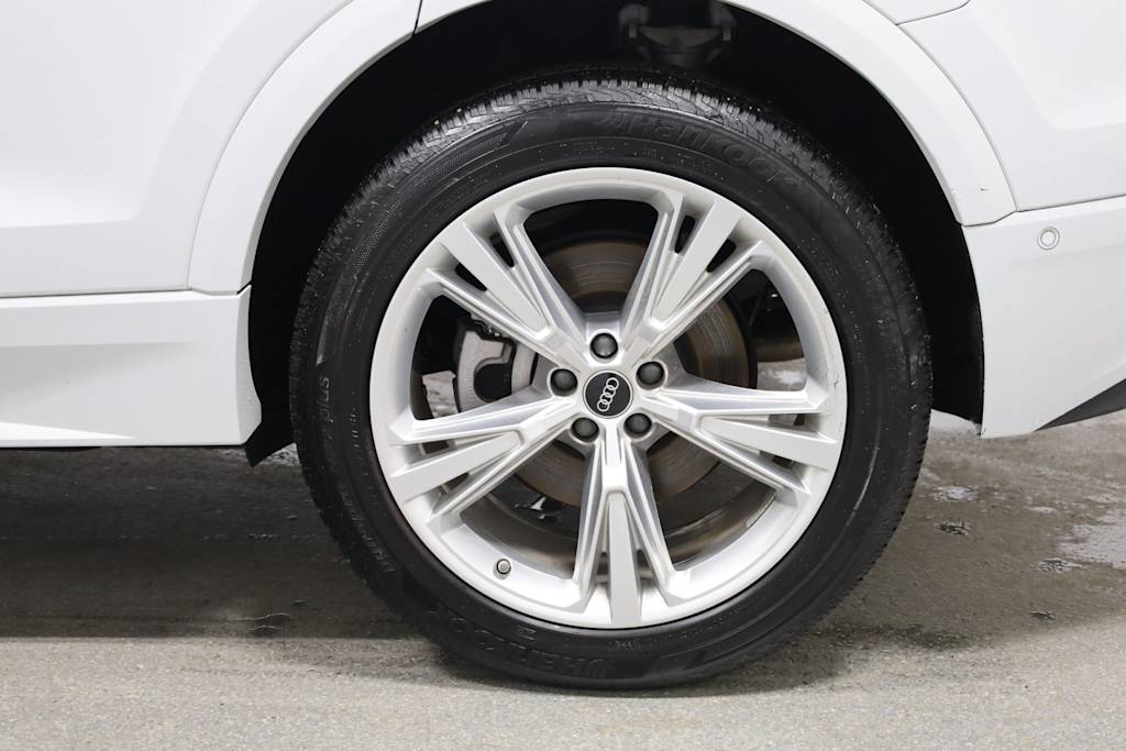 Thumbnail: 2023 Audi Q8 - 40