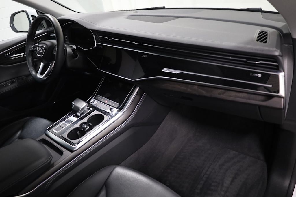 Thumbnail: 2023 Audi Q8 - 10