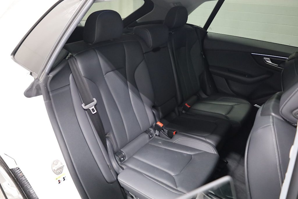 Thumbnail: 2023 Audi Q8 - 38