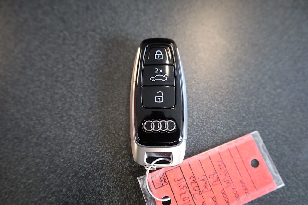 Thumbnail: 2023 Audi Q8 - 19