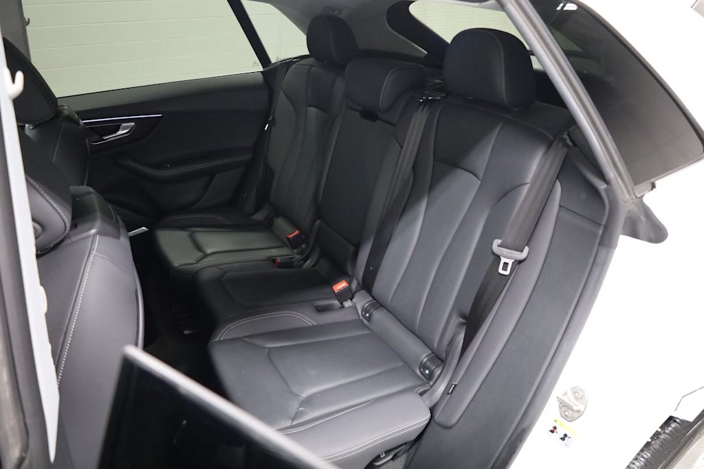 Thumbnail: 2023 Audi Q8 - 13