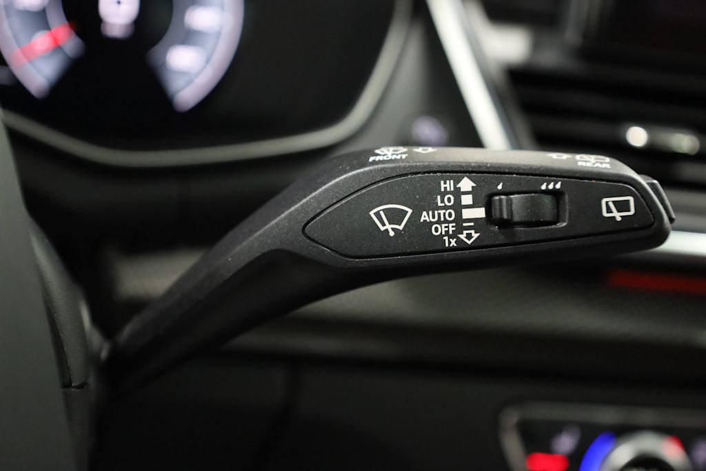 Thumbnail: 2023 Audi SQ5 - 32