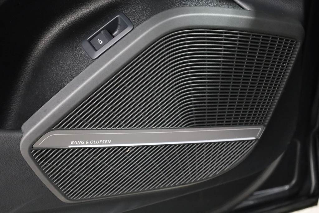 Thumbnail: 2023 Audi SQ5 - 20