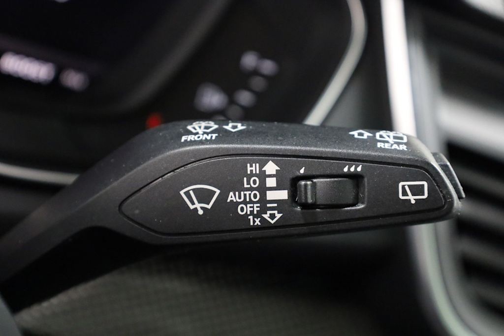 Thumbnail: 2018 Audi SQ5 - 30