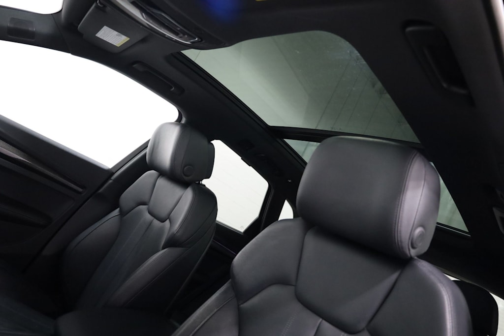 Thumbnail: 2018 Audi SQ5 - 26