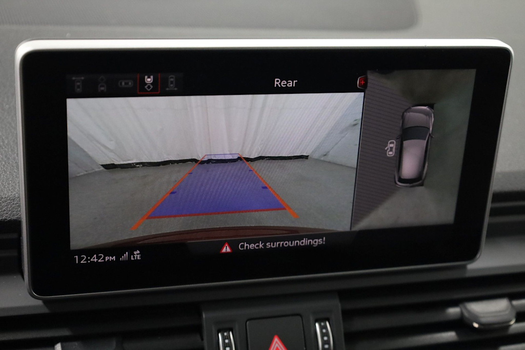 Thumbnail: 2018 Audi SQ5 - 33