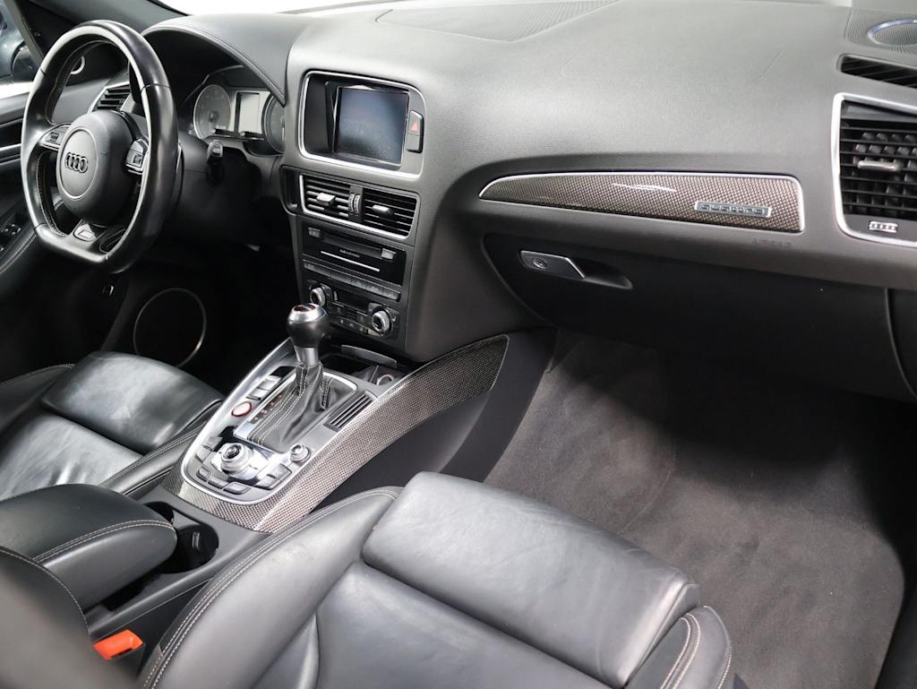 Thumbnail: 2016 Audi SQ5 - 10