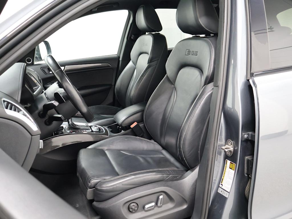 Thumbnail: 2016 Audi SQ5 - 11