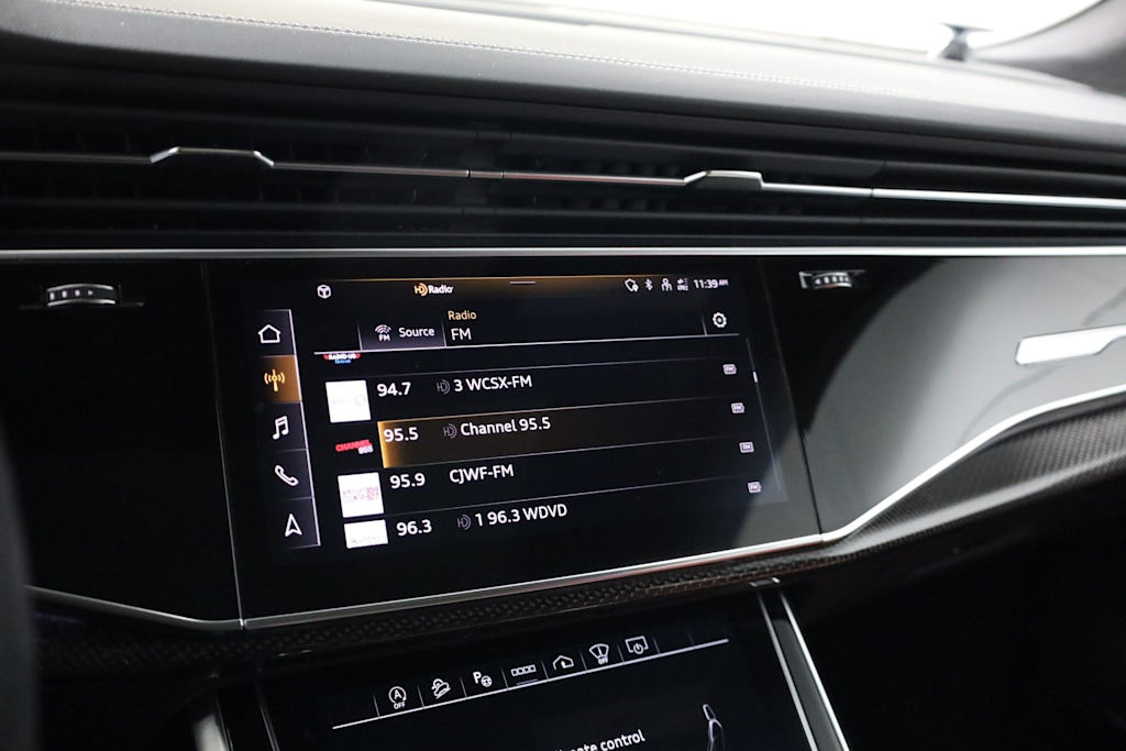 Thumbnail: 2023 Audi SQ8 - 16