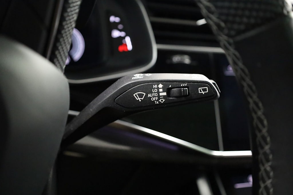 Thumbnail: 2023 Audi SQ8 - 32