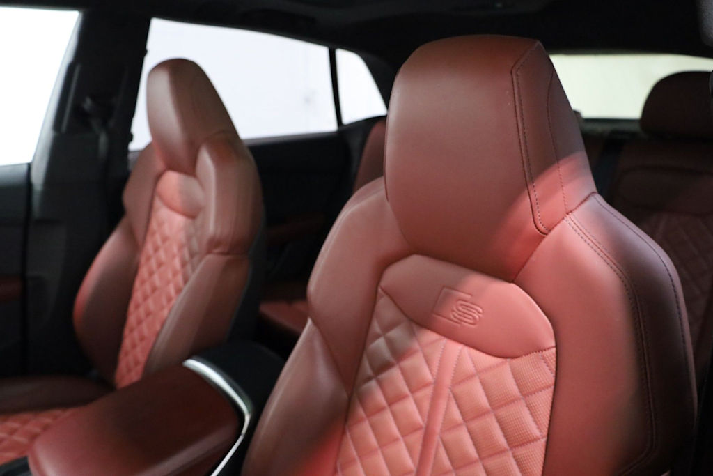 Thumbnail: 2023 Audi SQ8 - 12