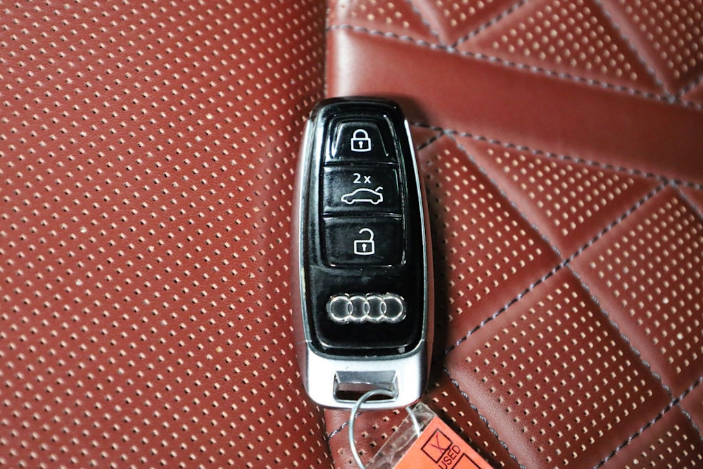 Thumbnail: 2023 Audi SQ8 - 19