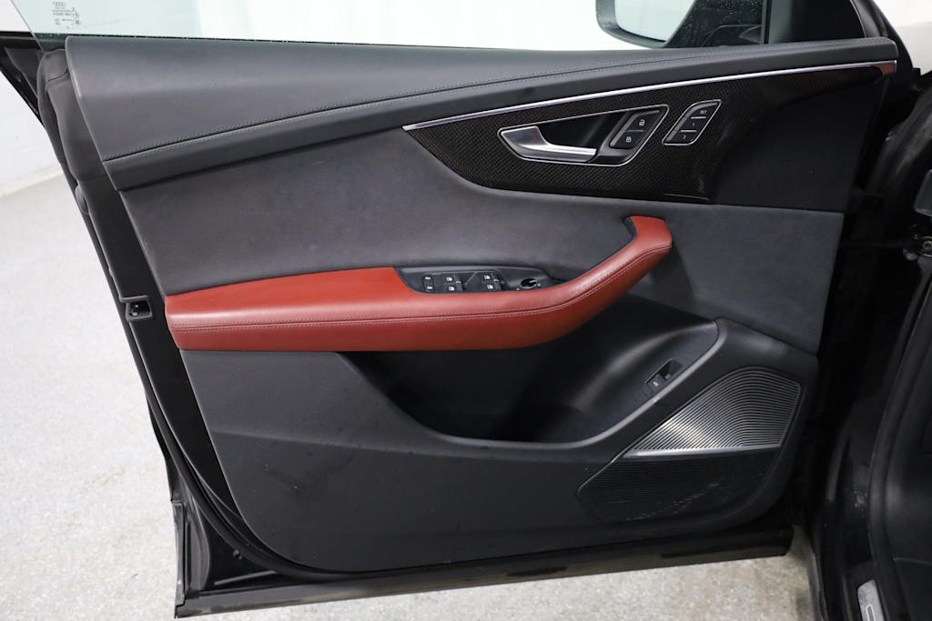 Thumbnail: 2023 Audi SQ8 - 26