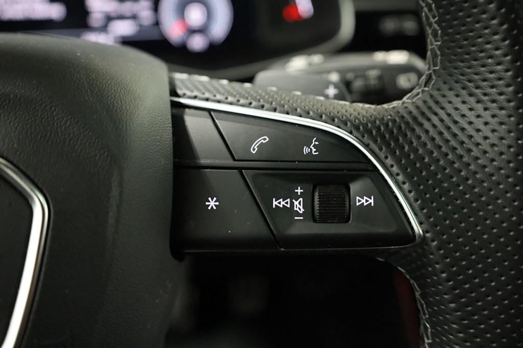 Thumbnail: 2023 Audi SQ8 - 30