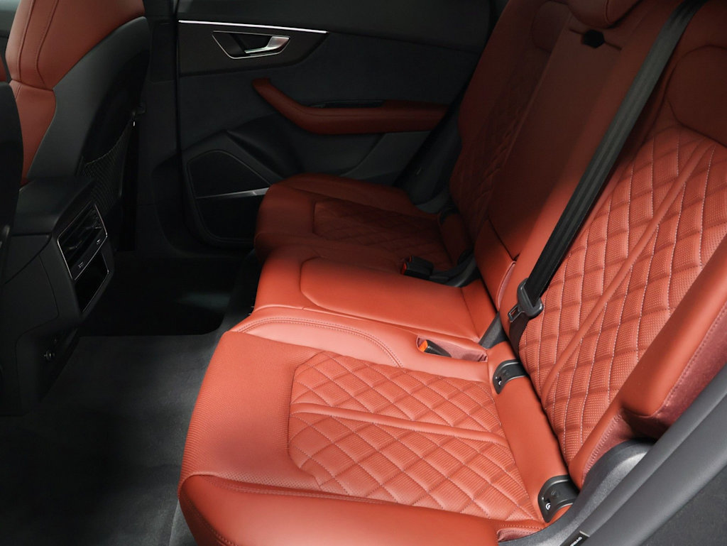 Thumbnail: 2024 Audi SQ8 - 13