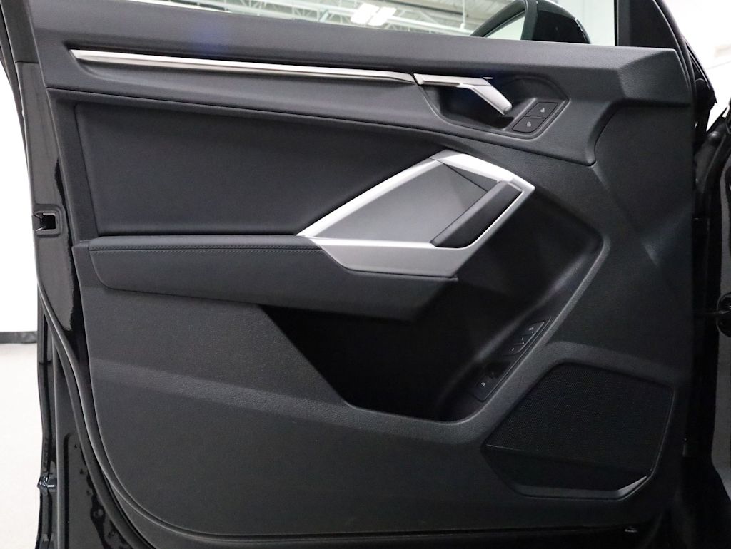 Thumbnail: 2025 Audi Q3 - 27