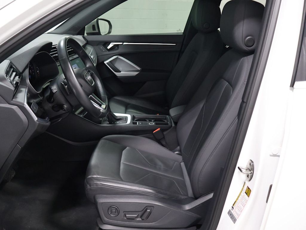 Thumbnail: 2021 Audi Q3 - 11