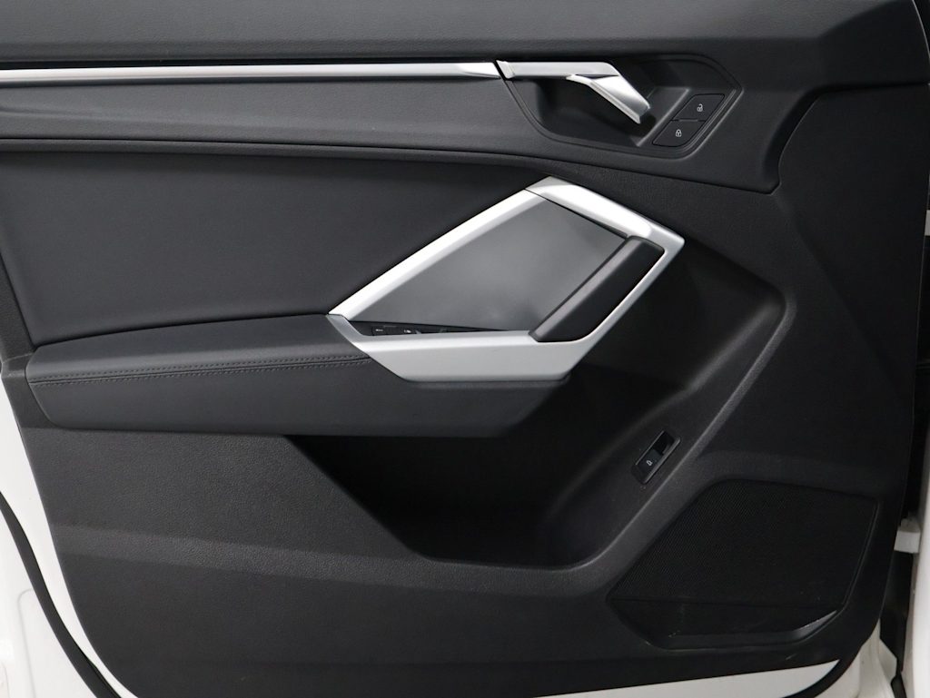 Thumbnail: 2021 Audi Q3 - 26
